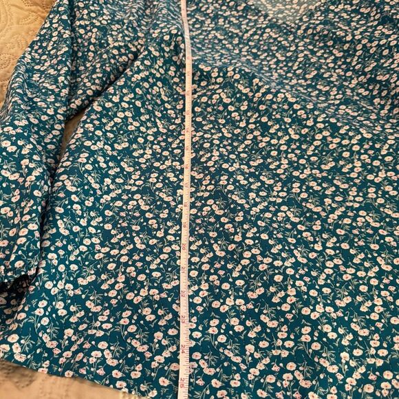 Floral V-Neck Blouse - Picture 8 of 8